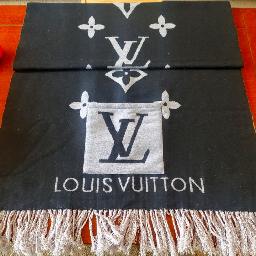 LV Pocket Cashmere Scarf